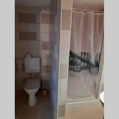 Apartment Petit Avec Bel Exterieur. *