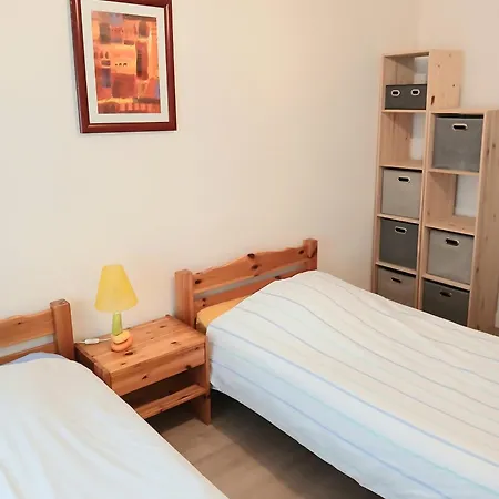 Petit Avec Bel Exterieur.