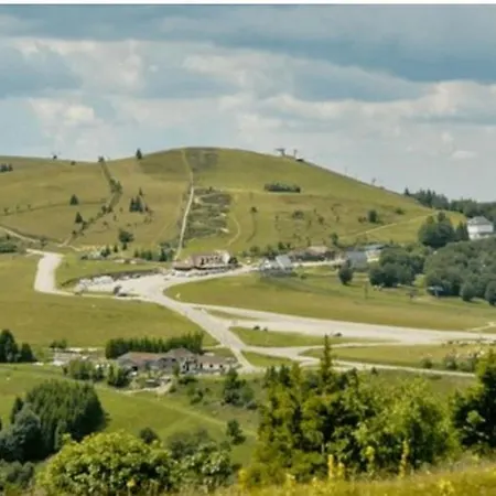 Petit Avec Bel Exterieur. アパート