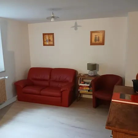 アパート Petit Avec Bel Exterieur. *