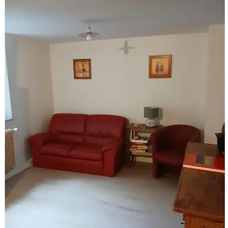 Petit Avec Bel Exterieur.